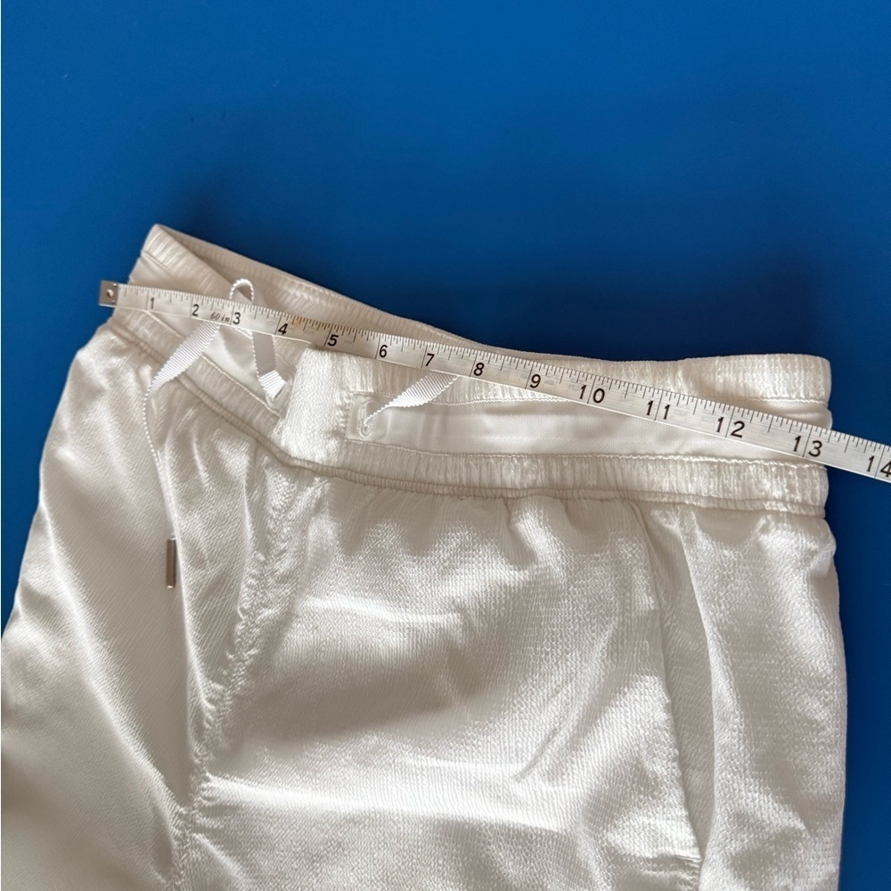 Lululemon Jogger. Perfect Condition. Size 4 - Picture 2 of 6